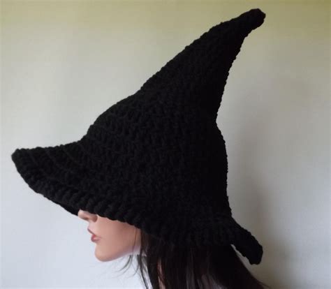 Minuscule crocheted witch hat